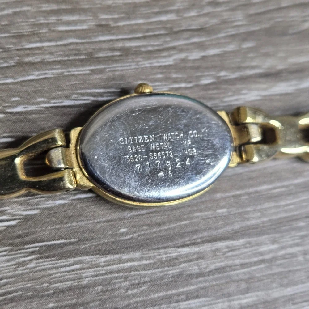 Vintage Citizen Quartz Ladies Watch Mother Pearl Dial Gold Tone 5920-S56573 Oval